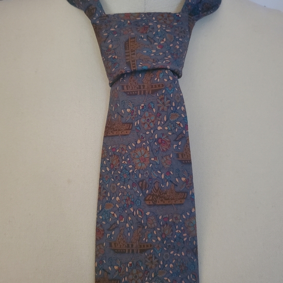 Salvatore Ferragamo Silk Tie - Picture 6 of 8